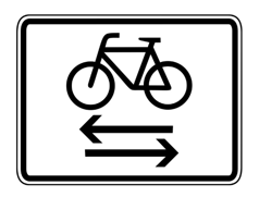 Vorfahrt gewähren und auf kreuzenden Radverkehr achten