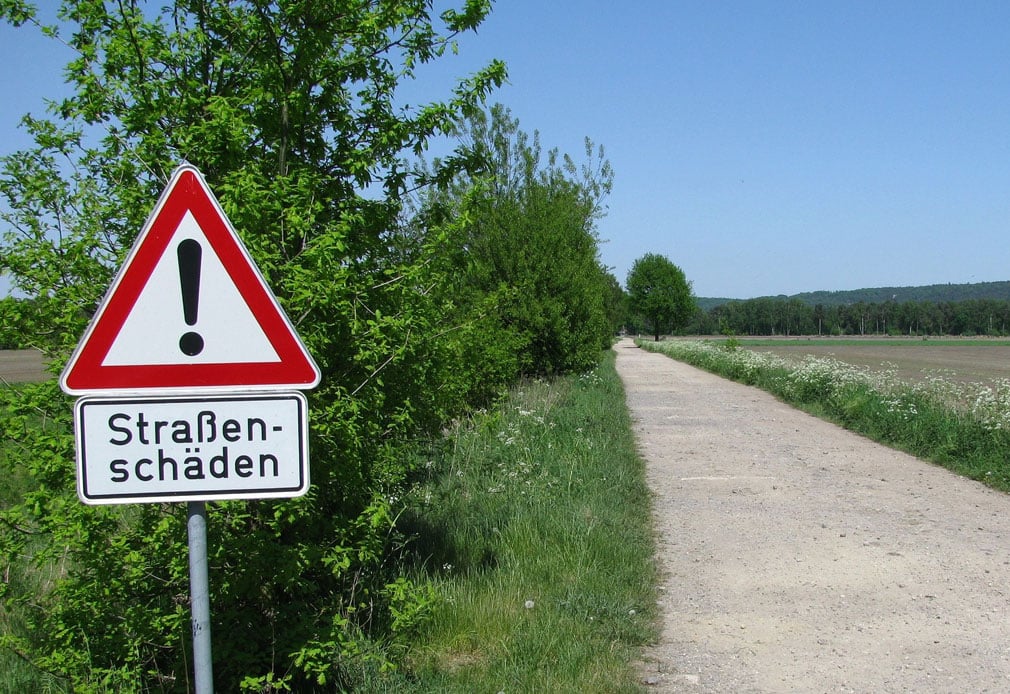 Straßenschaden-Schild Schlaglöcher